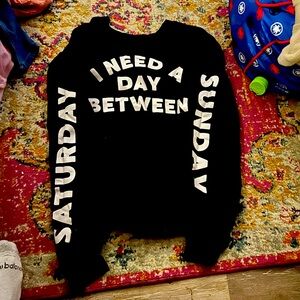 Black pull over women’s